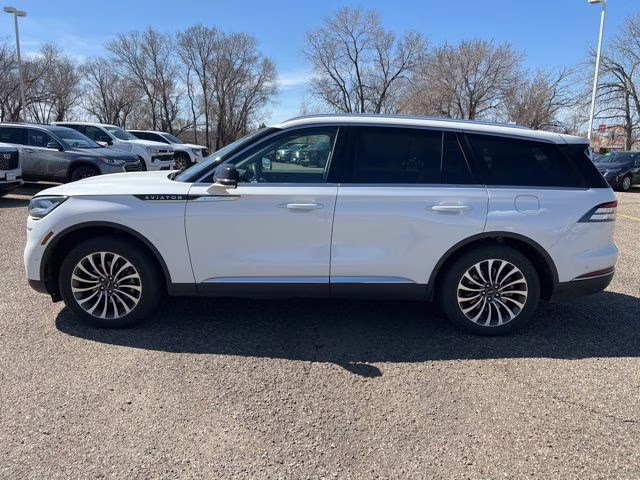 2021 White Lincoln Aviator Reserve AWD SUV