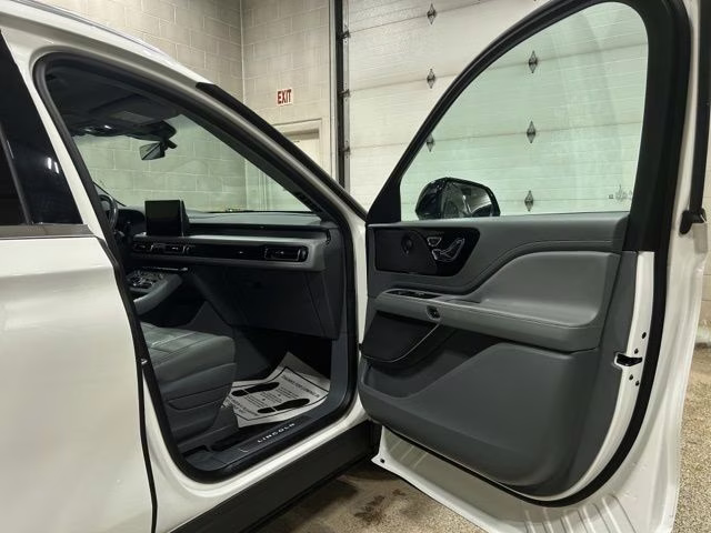 2021 Pristine White Lincoln Aviator Reserve AWD SUV
