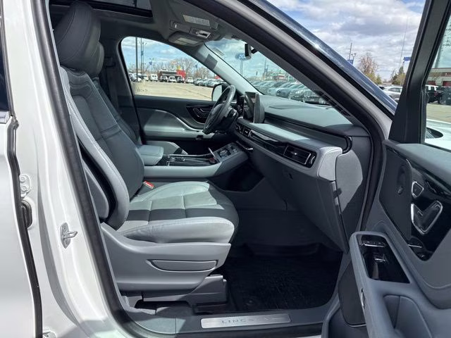 2021 White Lincoln Aviator Reserve AWD SUV