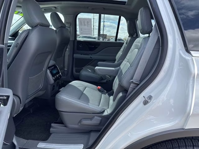 2021 White Lincoln Aviator Reserve AWD SUV