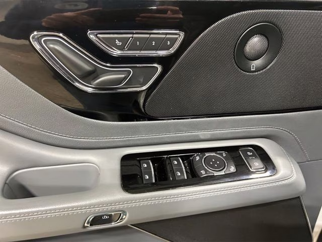2021 Pristine White Lincoln Aviator Reserve AWD SUV