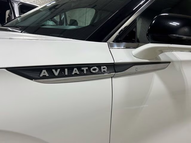 2021 Pristine White Lincoln Aviator Reserve AWD SUV