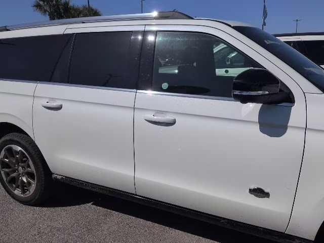 2025 White Metallic Ford Expedition Max King Ranch 4X4 SUV