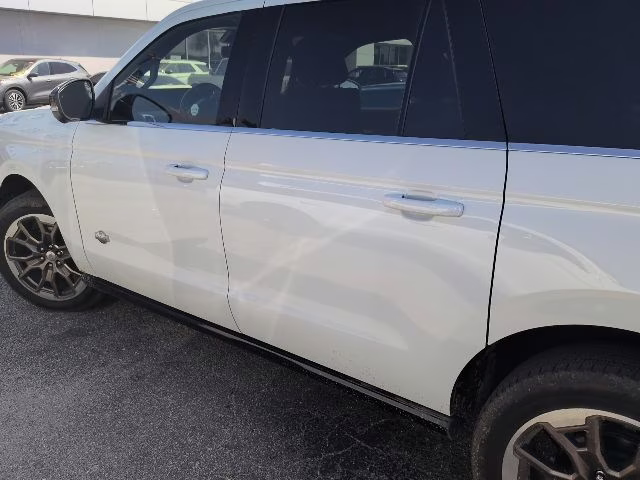 2025 White Metallic Ford Expedition Max King Ranch 4X4 SUV