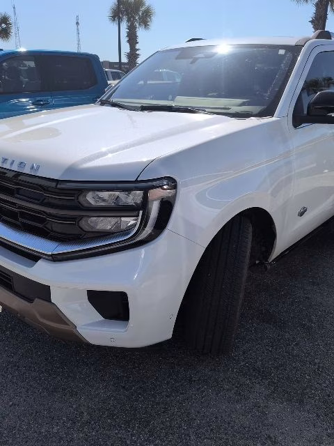 2025 White Metallic Ford Expedition Max King Ranch 4X4 SUV