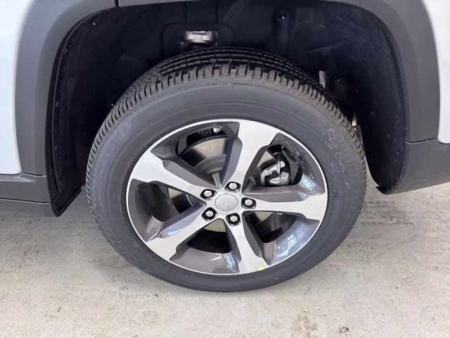 2026 Silver Zynith Jeep Grand Cherokee L Limited 4X4 SUV