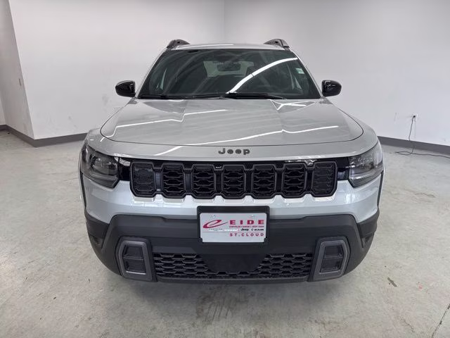 2026 Silver Zynith Clearcoat Jeep Cherokee Laredo 4X4 SUV