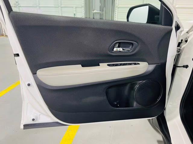 2021 Platinum White Pearl Honda HR-V LX FWD SUV