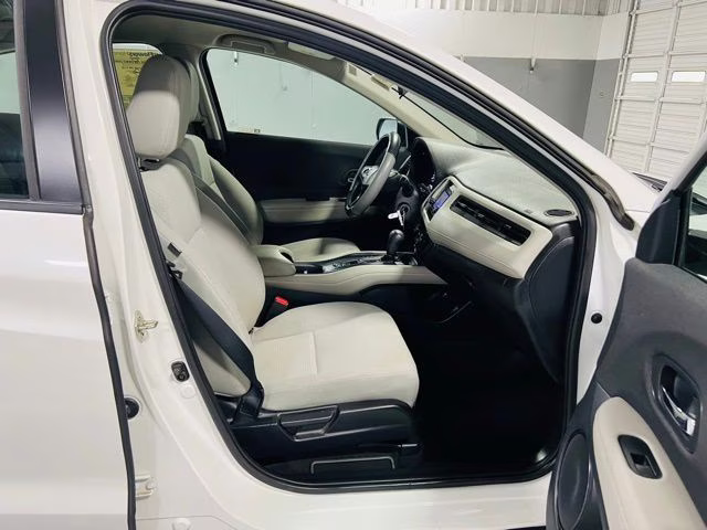 2021 Platinum White Pearl Honda HR-V LX FWD SUV