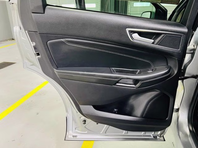 2021 Silver Metallic Ford Edge Titanium AWD SUV