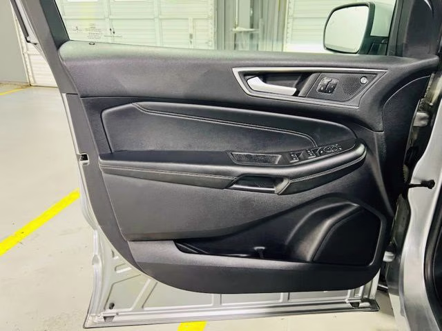 2021 Silver Metallic Ford Edge Titanium AWD SUV