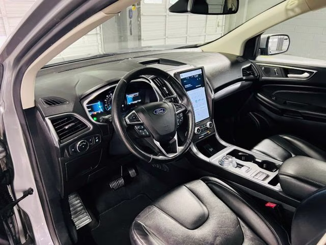 2021 Silver Metallic Ford Edge Titanium AWD SUV
