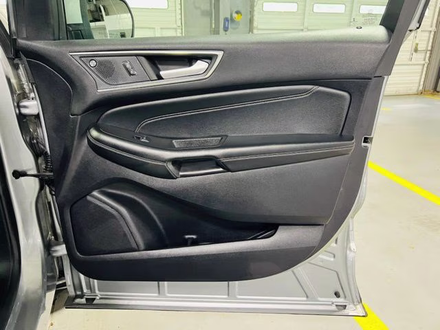 2021 Silver Metallic Ford Edge Titanium AWD SUV