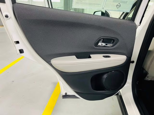 2021 Platinum White Pearl Honda HR-V LX FWD SUV