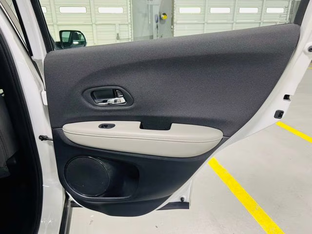 2021 Platinum White Pearl Honda HR-V LX FWD SUV