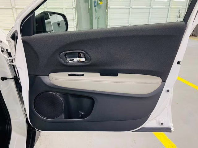 2021 Platinum White Pearl Honda HR-V LX FWD SUV