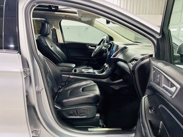 2021 Silver Metallic Ford Edge Titanium AWD SUV
