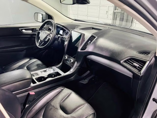 2021 Silver Metallic Ford Edge Titanium AWD SUV