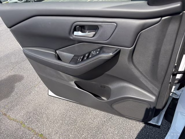 2026 Everest White Pearl Tricoat Nissan Rogue SV FWD SUV