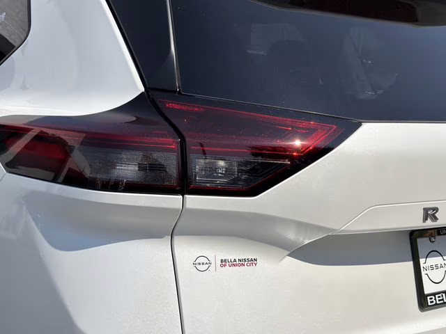 2026 Everest White Pearl Tricoat Nissan Rogue SV FWD SUV