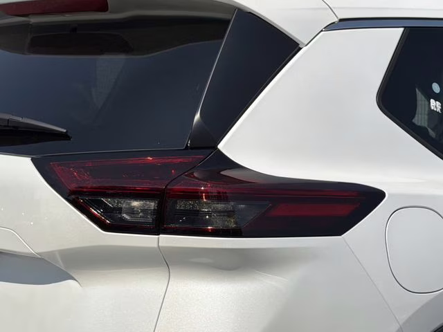 2026 Everest White Pearl Tricoat Nissan Rogue SV FWD SUV