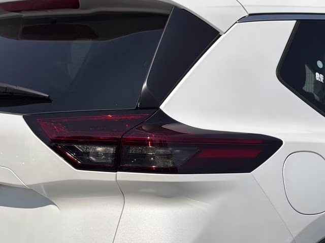 2026 Everest White Pearl Tricoat Nissan Rogue SV FWD SUV