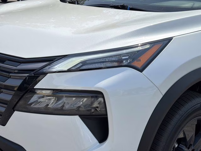 2026 Everest White Pearl Tricoat Nissan Rogue SV FWD SUV