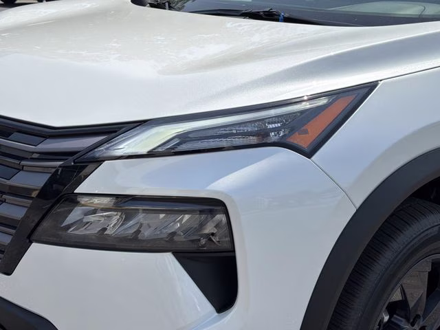 2026 Everest White Pearl Tricoat Nissan Rogue SV FWD SUV