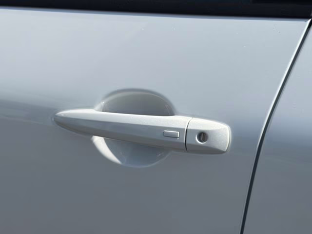 2026 Everest White Pearl Tricoat Nissan Rogue SV FWD SUV