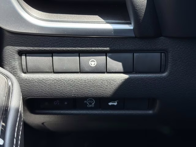 2026 Everest White Pearl Tricoat Nissan Rogue SV FWD SUV