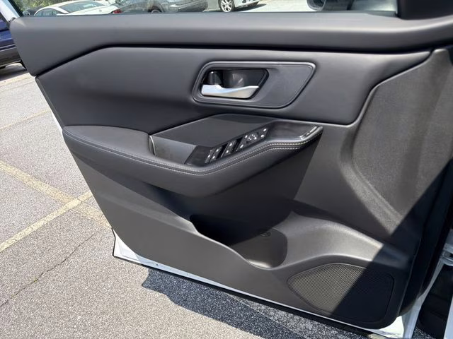 2026 Everest White Pearl Tricoat Nissan Rogue SV FWD SUV