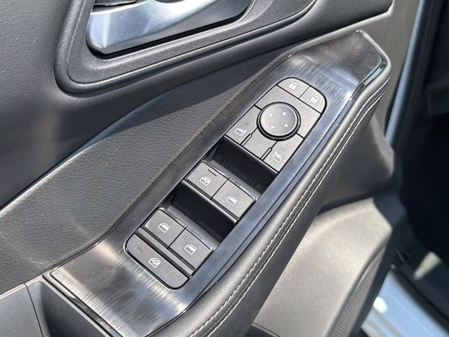 2026 Everest White Pearl Tricoat Nissan Rogue SV FWD SUV