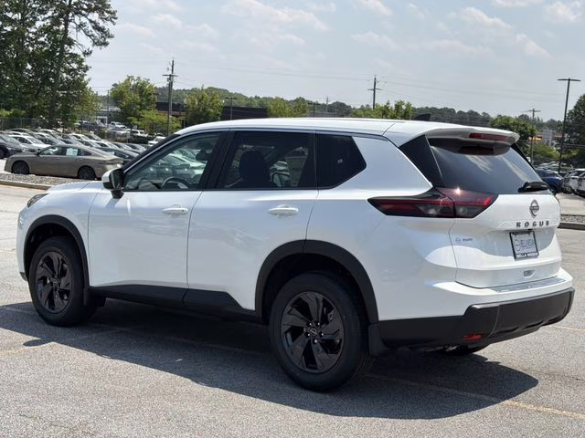 2026 Everest White Pearl Tricoat Nissan Rogue SV FWD SUV