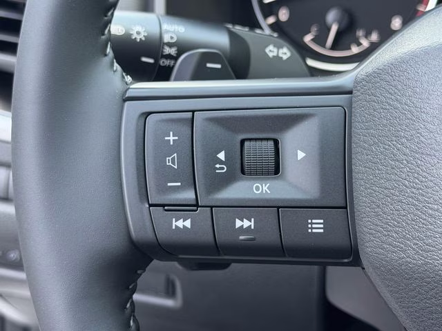 2026 Everest White Pearl Tricoat Nissan Rogue SV FWD SUV