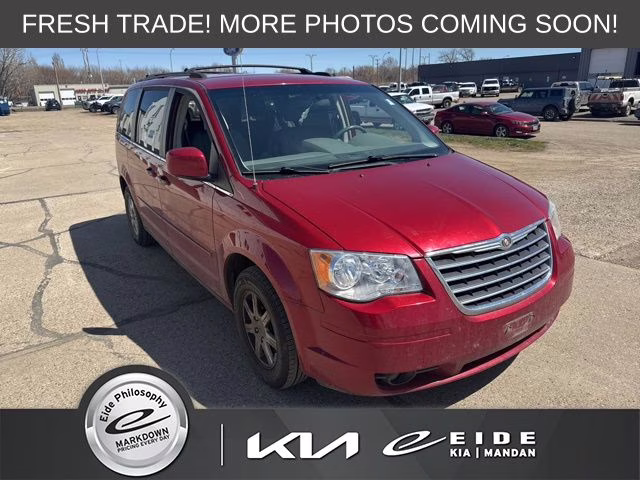 2008 Inferno Red Crystal Pearlcoat/Black Vinyl Top Chrysler Town & Country Touring FWD Van