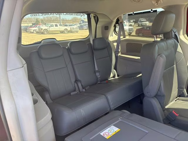 2008 Inferno Red Crystal Pearlcoat/Black Vinyl Top Chrysler Town & Country Touring FWD Van