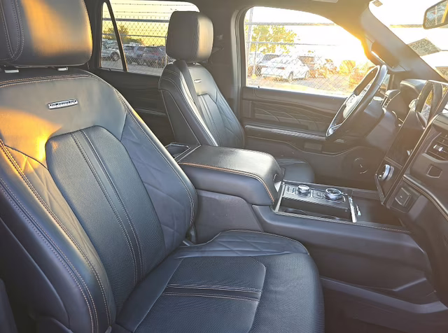 2022 Black Metallic Ford Expedition Max Platinum 4X4 SUV