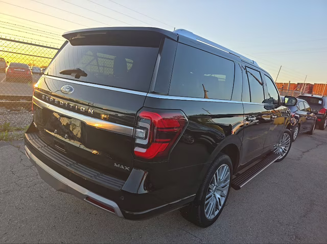 2022 Black Metallic Ford Expedition Max Platinum 4X4 SUV
