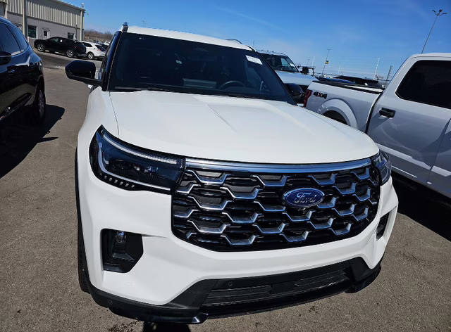 2025 White Metallic Ford Explorer Platinum 4X4 SUV