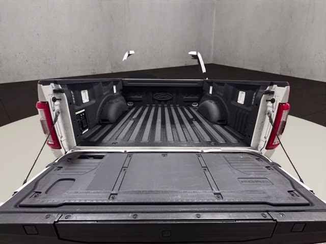 2021 Star White Metallic Tri-Coat Ford F-150 Lariat 4X4 Truck