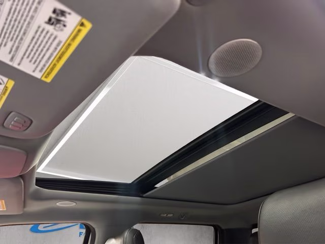 2021 Star White Metallic Tri-Coat Ford F-150 Lariat 4X4 Truck