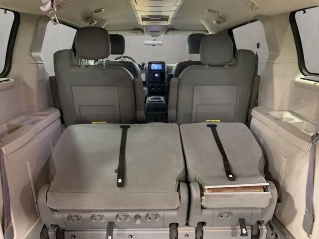 2008 Inferno Red Crystal Pearlcoat/Black Vinyl Top Chrysler Town & Country Touring FWD Van
