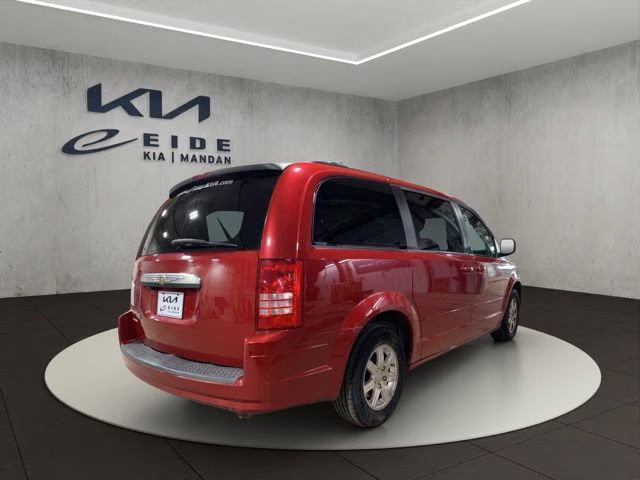 2008 Inferno Red Crystal Pearlcoat/Black Vinyl Top Chrysler Town & Country Touring FWD Van