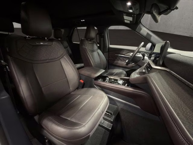 2025 Star White Metallic TC Ford Explorer Platinum 4X4 SUV