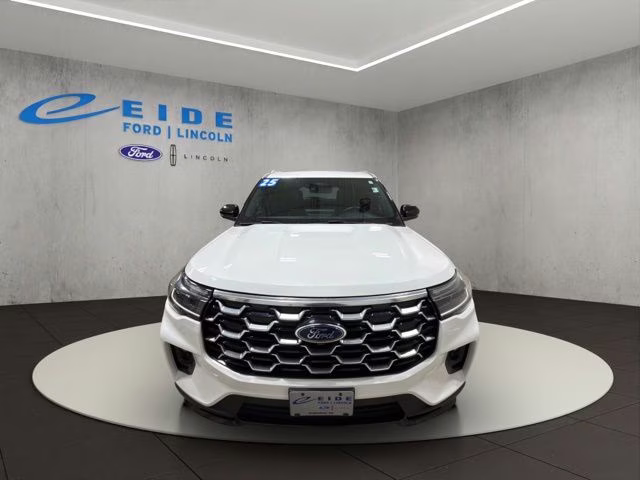 2025 Star White Metallic TC Ford Explorer Platinum 4X4 SUV
