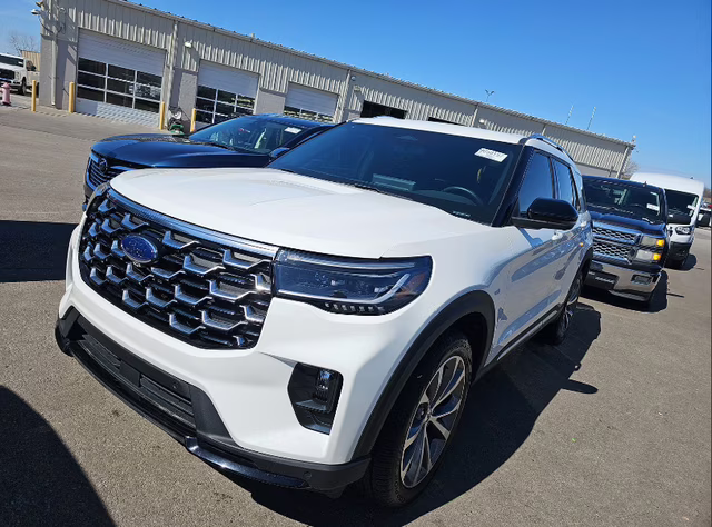 2025 White Metallic Ford Explorer Platinum 4X4 SUV