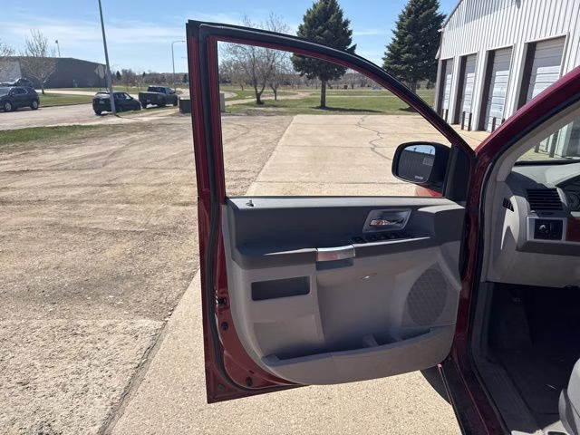 2008 Inferno Red Crystal Pearlcoat/Black Vinyl Top Chrysler Town & Country Touring FWD Van