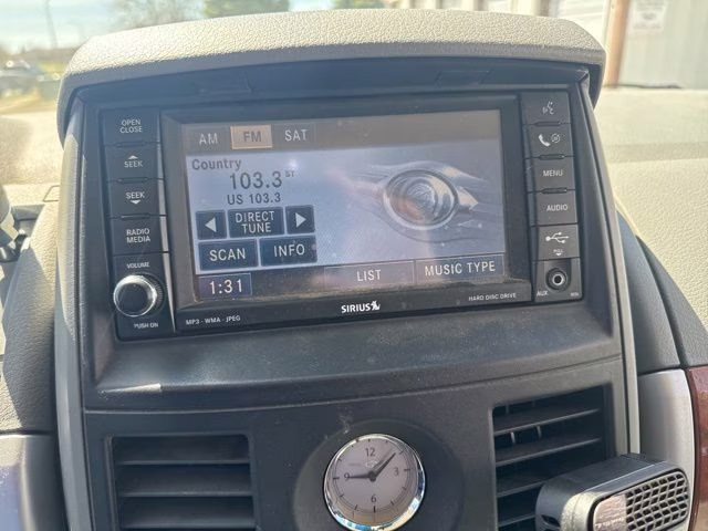 2008 Inferno Red Crystal Pearlcoat/Black Vinyl Top Chrysler Town & Country Touring FWD Van