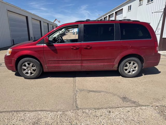 2008 Inferno Red Crystal Pearlcoat/Black Vinyl Top Chrysler Town & Country Touring FWD Van