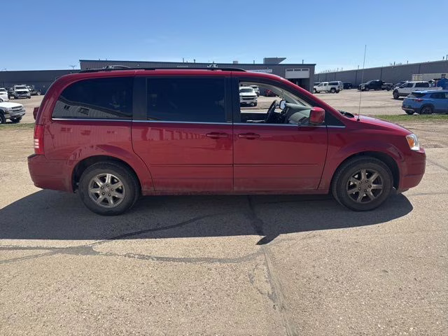 2008 Inferno Red Crystal Pearlcoat/Black Vinyl Top Chrysler Town & Country Touring FWD Van
